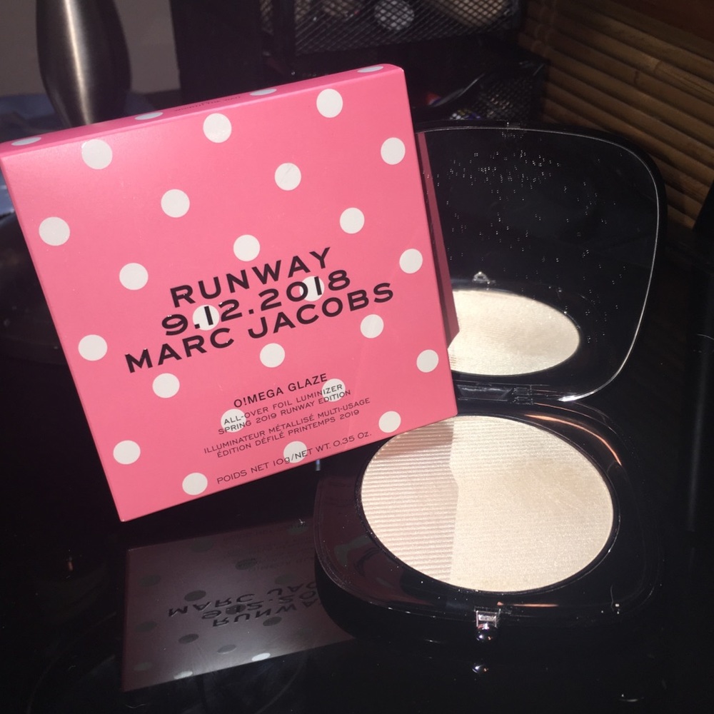 Marc Jacobs omega glaze highlighter